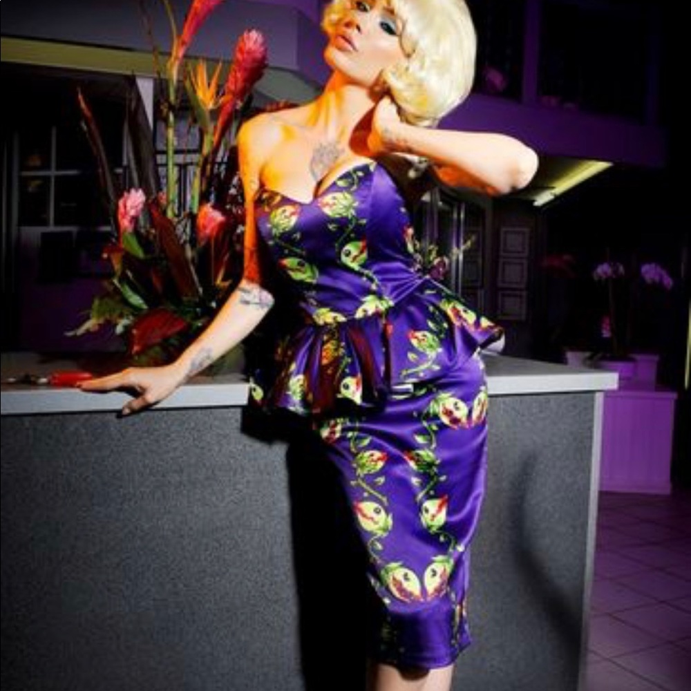 Deadly Dames Med Venus Flytrap Peplum dress